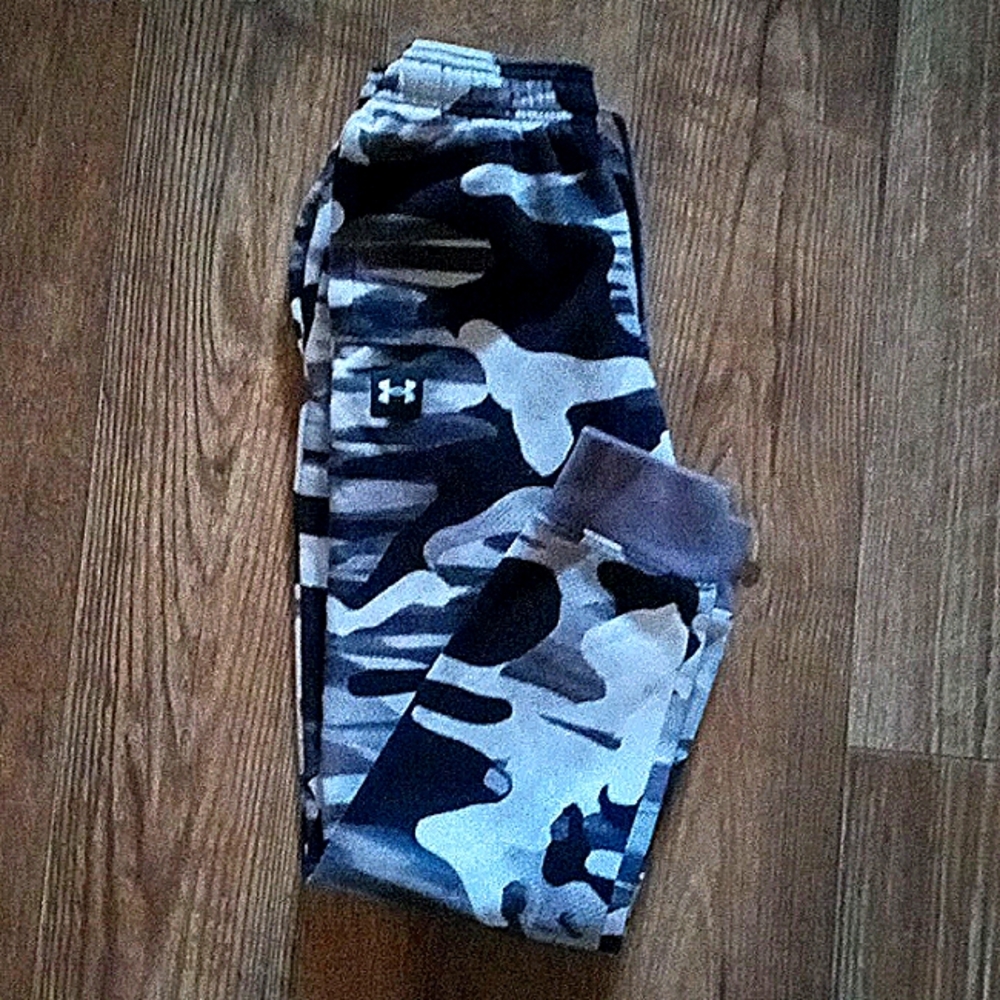Under armor Ymd/jm/m loose fit